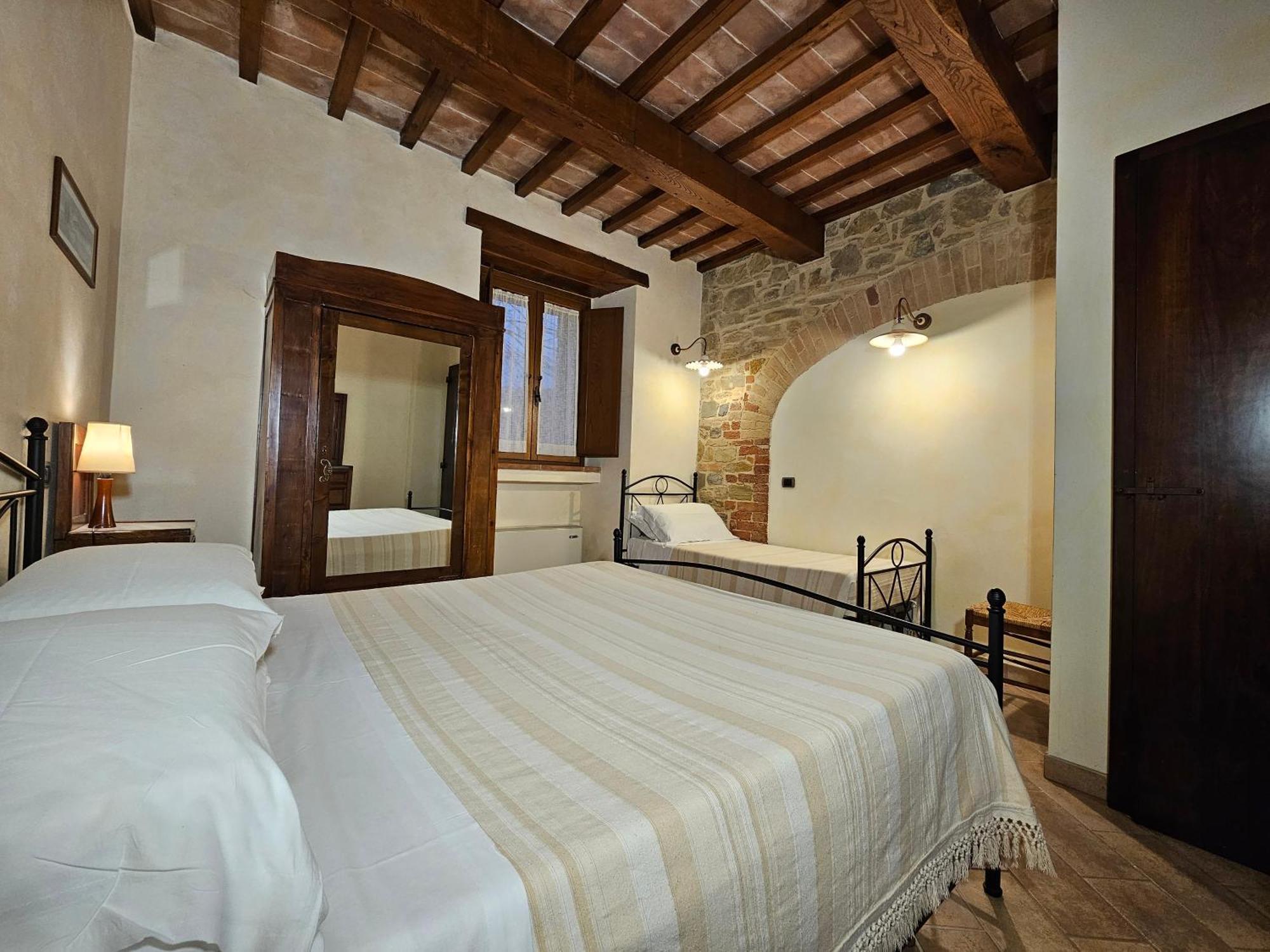 La Fonte Di Montebuono Villa Magione Ruang foto