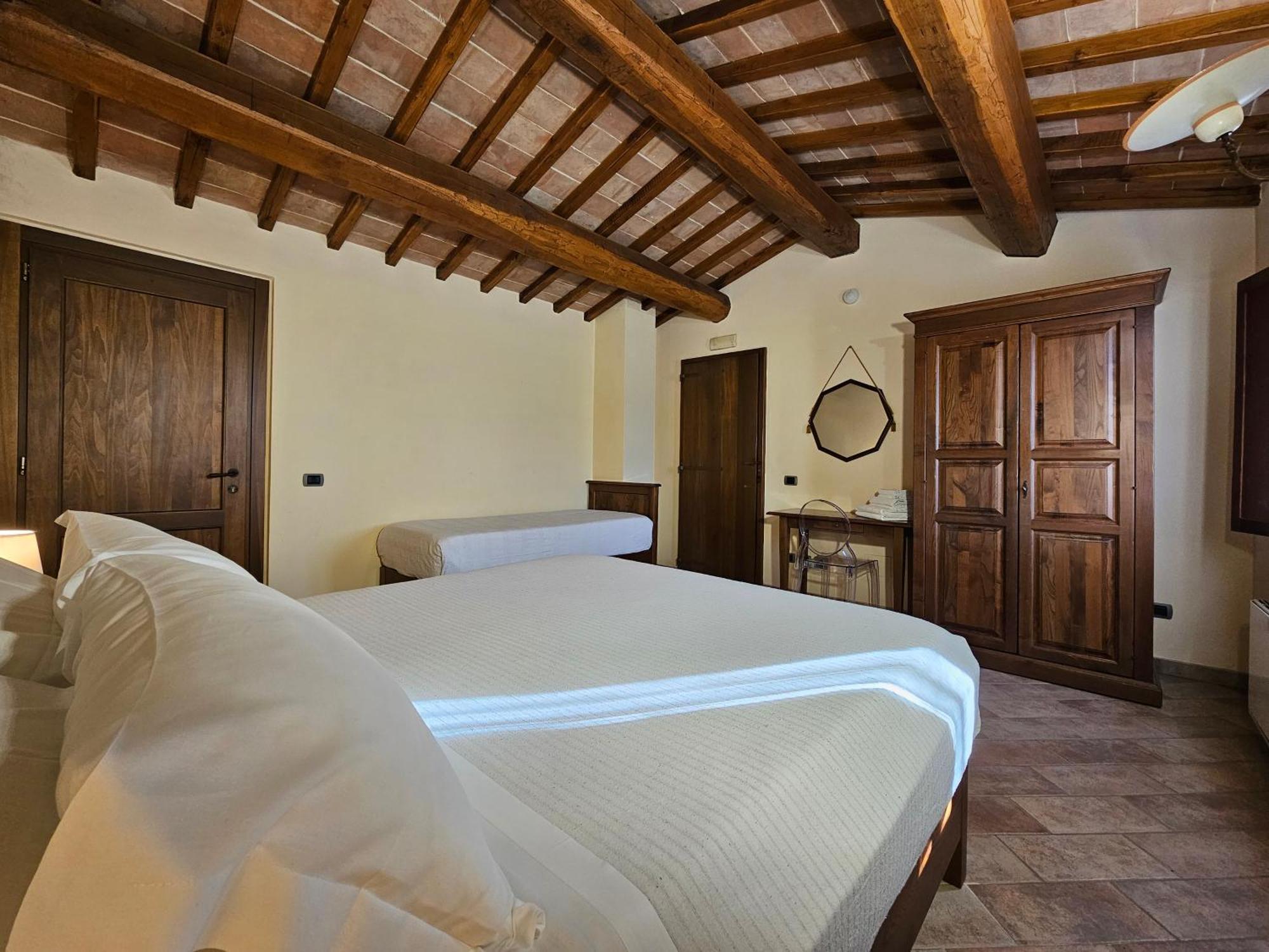La Fonte Di Montebuono Villa Magione Ruang foto
