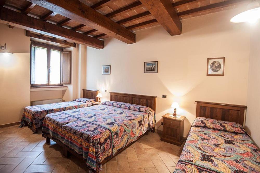 La Fonte Di Montebuono Villa Magione Ruang foto